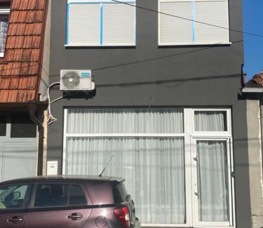 Valjevo Apartamento | Viridian Three Accommodation, Studio 1