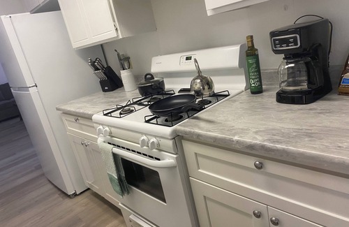 Visalia Condominio | Visalia, cozy, clean condo ! Short drive to SEQUOIA NP & downtown.Pets welcome!