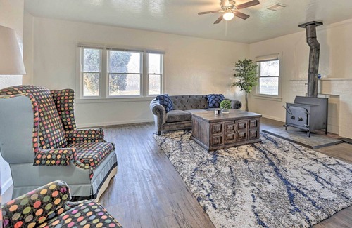 Kaweah Casa | Visalia Home w/ Patio < 8 Mi to Main St!