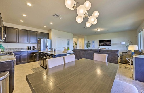 Visalia Cabaña | Visalia Home w/ Yard: 4 Mi to Downtown!