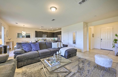 Visalia Cabaña | Visalia Home w/ Yard: 4 Mi to Downtown!