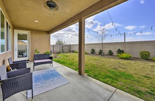 Visalia Casa | Visalia Home with Yard 4 Mi to Downtown!