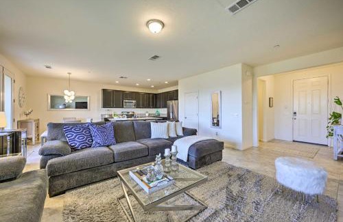 Visalia Casa | Visalia Home with Yard 4 Mi to Downtown!
