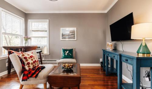 Austin Casa | Visit for Formula 1, Stay at Magic Tree House at UT, Dtwn