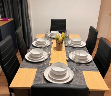 Luton Casa | Visit Luton With This 2 BR Rental - Sleeps 6