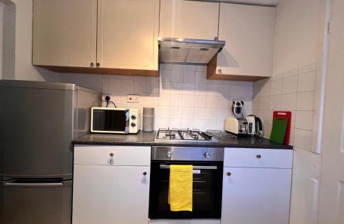 Luton Casa | Visit Luton With This 2 BR Rental - Sleeps 6