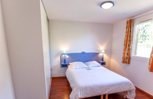 Cassen Casa | Visit Southern France! Private Full Kitchen, Pet Friendly, Free Onsite Parking