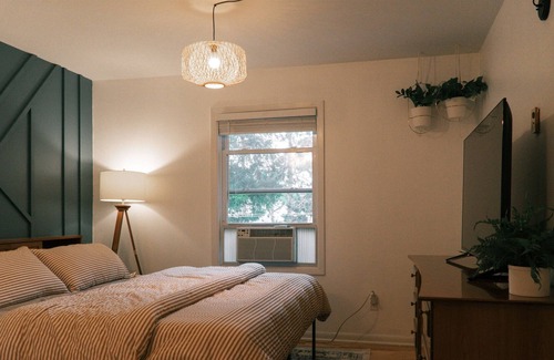 Grand Rapids Casa | Beautifully Remodeled Mid-Century Modern Home! Summer fun up North!!!