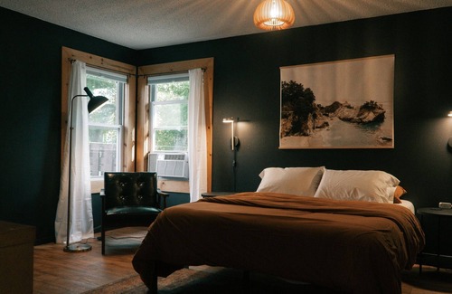 Grand Rapids Casa | Beautifully Remodeled Mid-Century Modern Home! Summer fun up North!!!