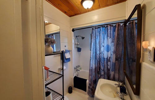 Cedar Glen Cabina | Visit Whimsy Hollow in Lake Arrowhead! Lake access and minutes to the Village.