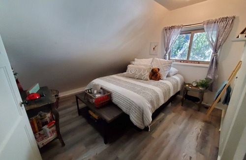 Cedar Glen Cabina | Visit Whimsy Hollow in Lake Arrowhead! Lake access and minutes to the Village.