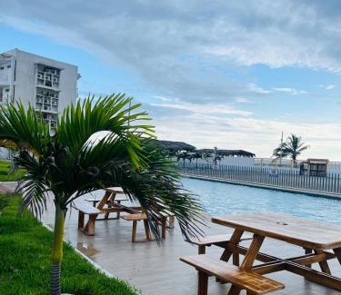 El Arenal Apartamento | Vista al Mar - Parqueo - Piscina - Salida al Mar