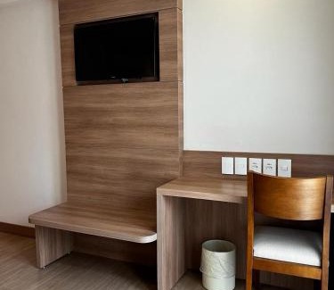 Pedra Azul Apartamento | Vista Azul Apart Hotel - Suítes com vista para a mata de pinheiros
