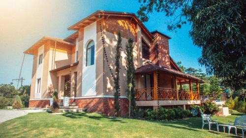Urbanizacion Raul Ruiz Villa | Vista del Campo Country Club & Villas