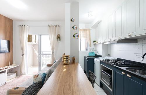 Picarras Apartamento | Vista do nascer do SOL e do MAR da janela do quarto seu quarto - Apartamento com dois quartos, sala de estar, cozinha completa, piscina, ar condicionado, playground infantil, a 150 metro da PRAIA