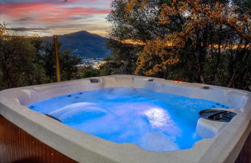 Oakhurst Casa | Vista Haven with stunning views/hot tub/mini golf