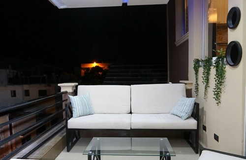 San Cristobal Apartamento | Vista Hermosa RD Modern 2 BR vacation home with Balcony.