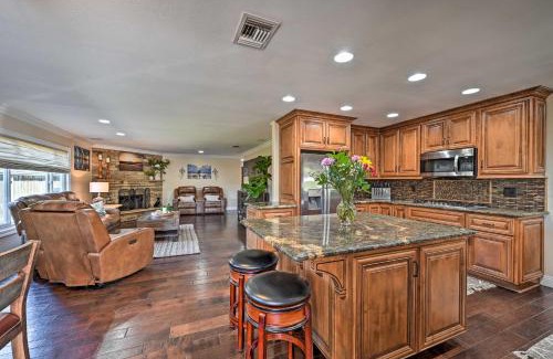 Vista Casa | Vista Home with Pool about 11 Mi to Tamarack State Beach