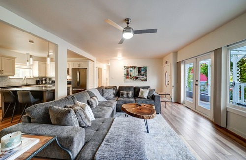 Okanagan-Similkameen Casa | Vista La Rosa - The rose garden lake view house!