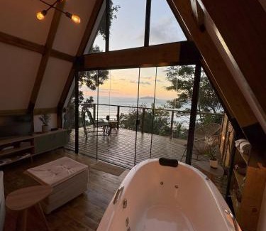 Rio das Pacas Chalet De Esquí | Vista Mar e Banheira de hidromassagem - Chalé Shánti - Florianópolis - SC - Brasil