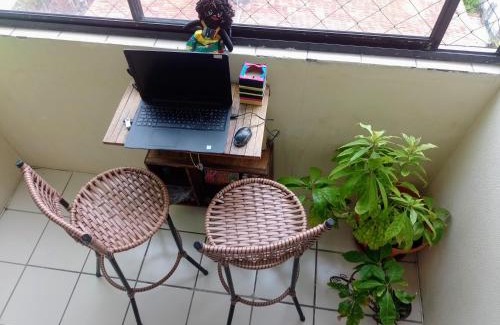 Bairro Novo Casa | Vista para o mar e Farol de Olinda, Perto da FACULDADE DE MEDICINA DE OLINDA , Cama Solteiro Com colchão Adicional, Estante e Ventilador