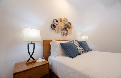Centro Apartamento | Vista Pedregal-Modern Vacation Apartment Walk to Marina & Beaches