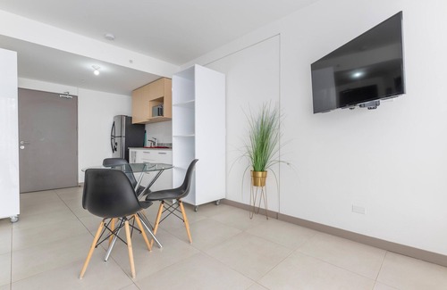 Curridabat Apartamento | Vista Verde iFreses, 2nd floor! AC, TV and Pool