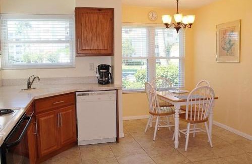 St. Petersburg Casa | Vista Verde W Light and Bright Golf Course Villa