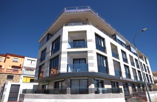 Plasencia Apartamento | ¡Vistas increíbles y confort en Plasencia! Apartamento con piscina, garaje .