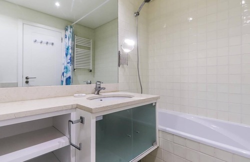 Alges Apartamento | Vita Portucale | Miraflores Sky View with Balcony