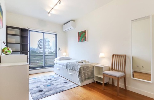 Alges Apartamento | Vita Portucale | Miraflores Sky View with Balcony