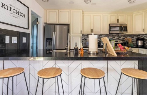 Rancho Oakey Casa | Viva Las Vegas Retreat in the Heart of Sin City!
