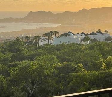 Cabo San Lucas Apartamento | Viva Nautica Solaria 2 BR condo with sea view, 2 pools, hot tub