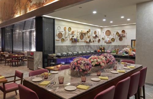 Kolkata Hotel | Vivanta Kolkata EM Bypass