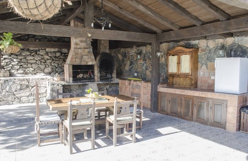San Bartolome de Tirajana Cabaña | Vivelorural casa en Valle de Chira con piscina