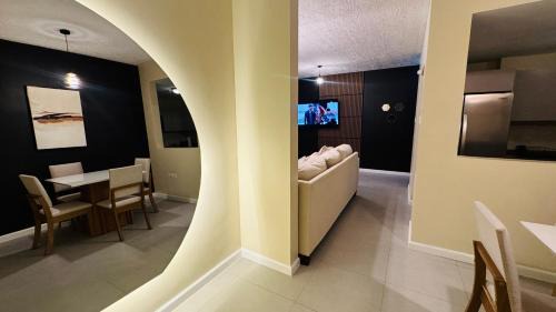 Arouca Apartamento | Vive Luxe Condo w Pool & 247 Security near Airport