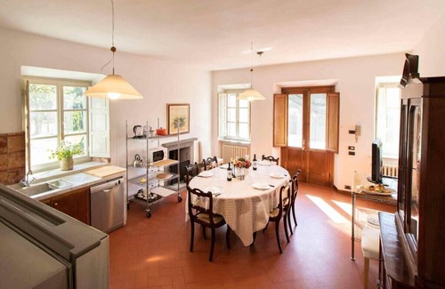 Capannori Villa | VIVI - villa con piscina privada. WiFi gratuito. Lucca.