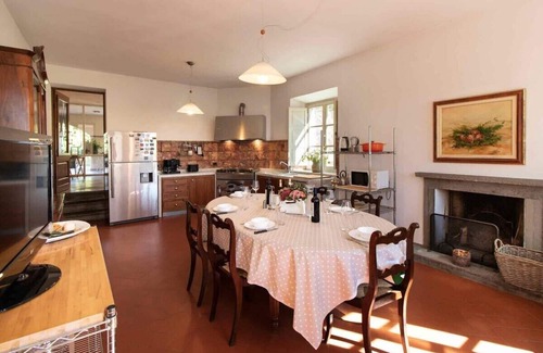Capannori Villa | VIVI - villa con piscina privada. WiFi gratuito. Lucca.
