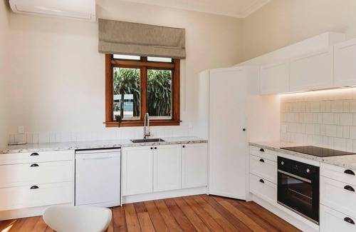 New Plymouth Cabaña | Vivian Cottage Central City