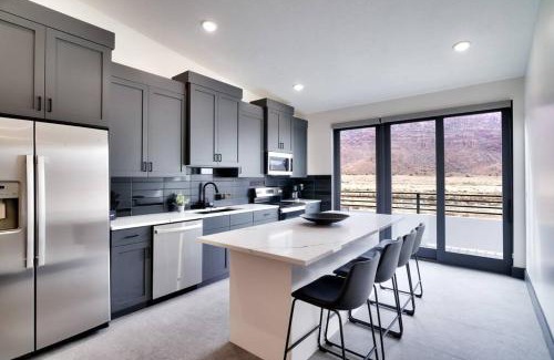 Moab South Valley Apartamento | Vizcaya #5 - Moab's Newest Luxury Rental with Private Hot Tub