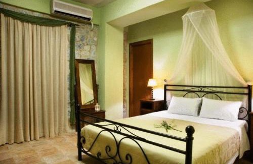 Pyrgou Dirou Casa | Vlyhada Guesthouse