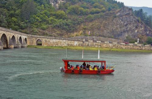 Visegrad Alquiler De Eote | Vožnje brodićima Višegrad