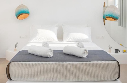 Kamari Hotel | VOCA HOTEL & SUITES