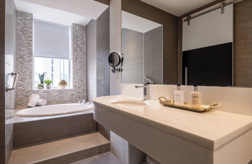 Queens Hotel | voco Fiorello - LaGuardia East by IHG