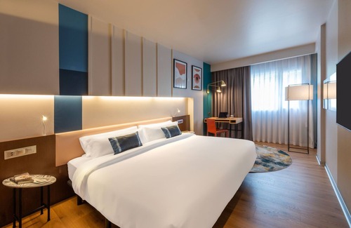 Estrella Hotel | voco Madrid Retiro by IHG