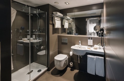 Estrella Hotel | voco Madrid Retiro by IHG