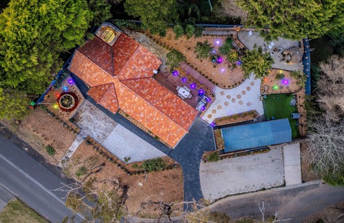 Katoomba Casa | Voice controlled Smart house with 6-person spa and outdoor dining. Pet friendly.