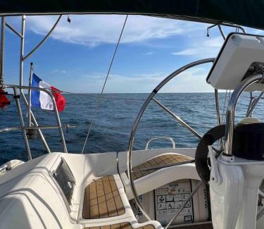 Sete Alquiler De Eote | Voilier 36 pieds à Sète au Môle Saint Louis face au Mont Saint Clair