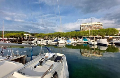 Aix-les-Bains Alquiler De Eote | Voilier Sunbeam Yachts 27,5 à quai au Grand Port Aix les Bains