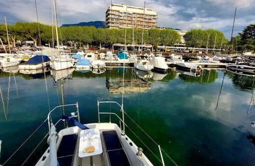 Aix-les-Bains Alquiler De Eote | Voilier Sunbeam Yachts 27,5 à quai au Grand Port Aix les Bains